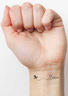 tatouage poignet original, à retrouver sur http://www.tatouage-femme.fr/;