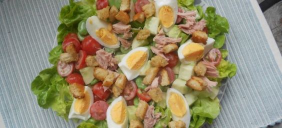 Salade thon oeuf tomate fromage