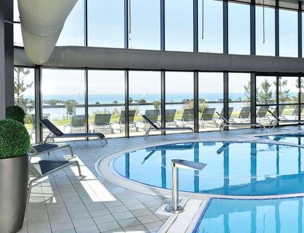 573293cf4e825---piscine-interieure