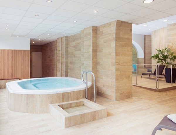 580431785c598-bain-a-remous