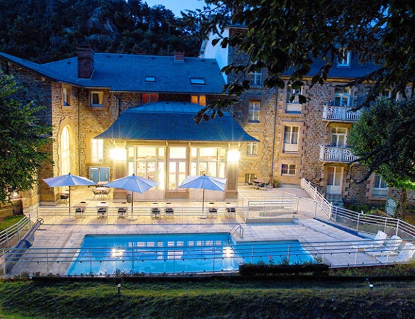 5804328b9017e-hotel-et-piscine