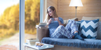 Top 5 des livres pour voyager depuis son canapé