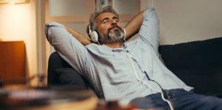 3 podcasts à écouter pour s’évader et se sentir mieux